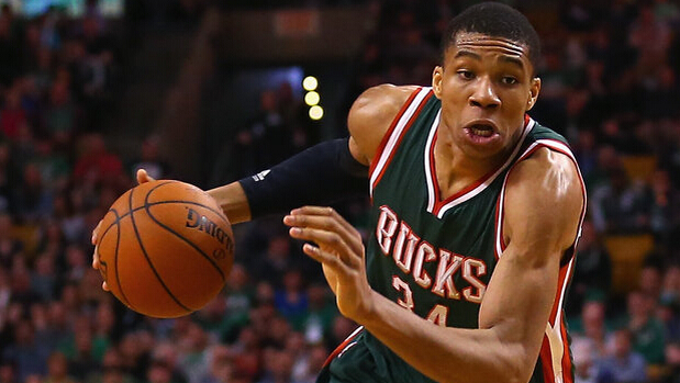 CBA揭幕战半场：布朗&塔克合砍25分，广厦51-41山西（CBA揭幕战半场战报：广厦51-41领先山西，布朗与塔克合砍25分）