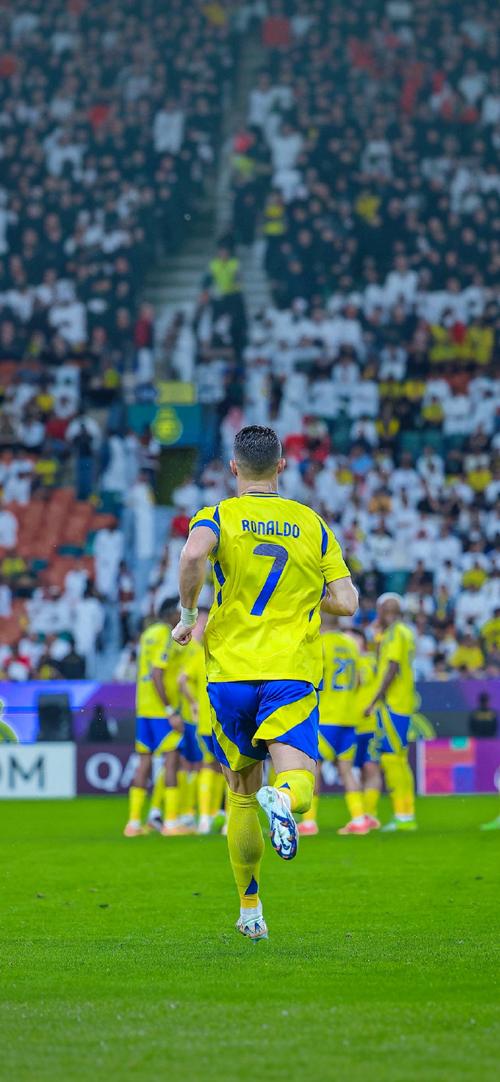 18岁中场新星卡萨斯：伤愈归来，渐入佳境（18岁中场新星卡萨斯伤愈复出，状态日渐回暖）