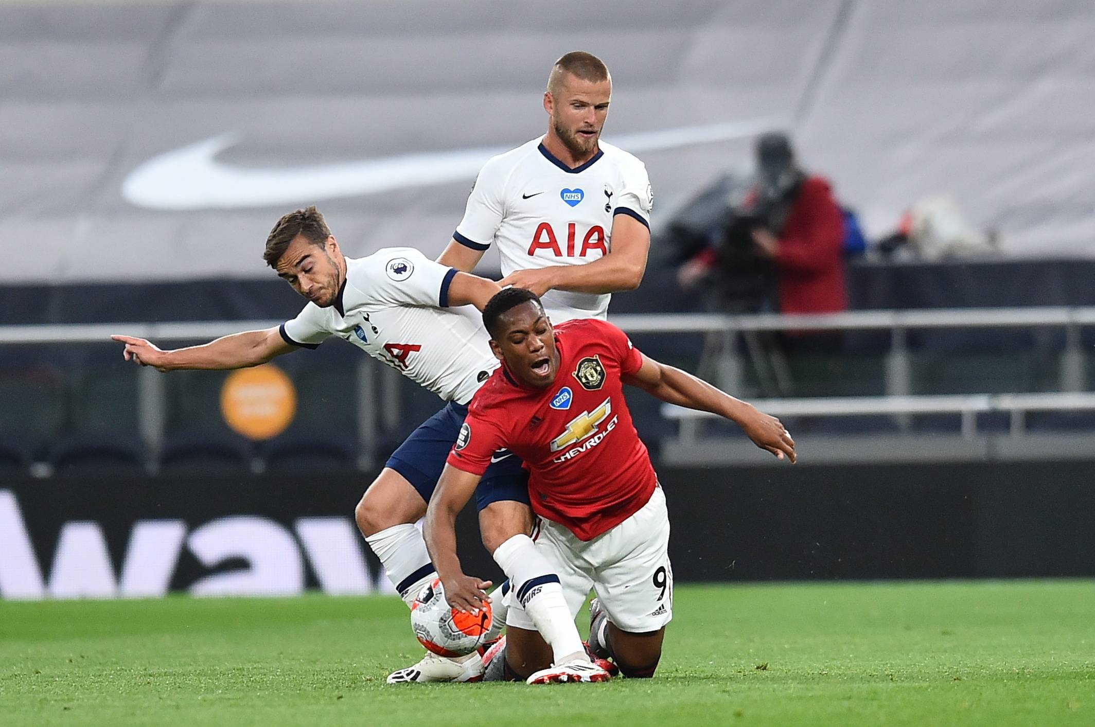 湾区记者：年轻球员要么成为争冠一部分要么成为筹码 勇士都不占（湾区记者：年轻球员要么冲冠要么当筹码，勇士两头都落空）