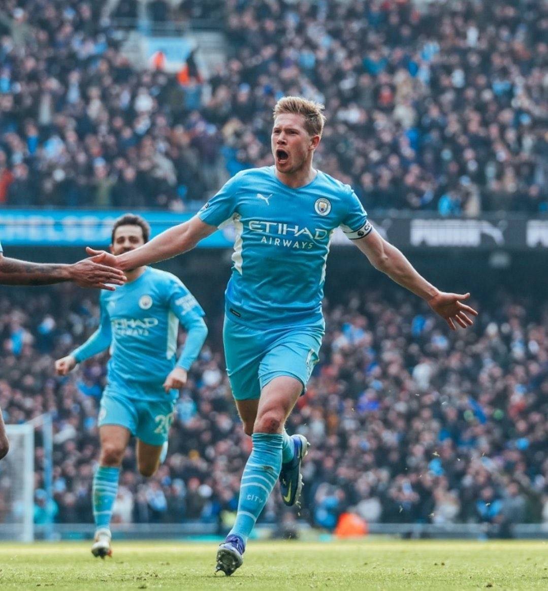 詹姆斯赛后向卡斯尔赠送签名球衣：年轻的国王，继续加油（詹姆斯赛后把签名球衣送给卡斯尔：年轻王者，继续加油）