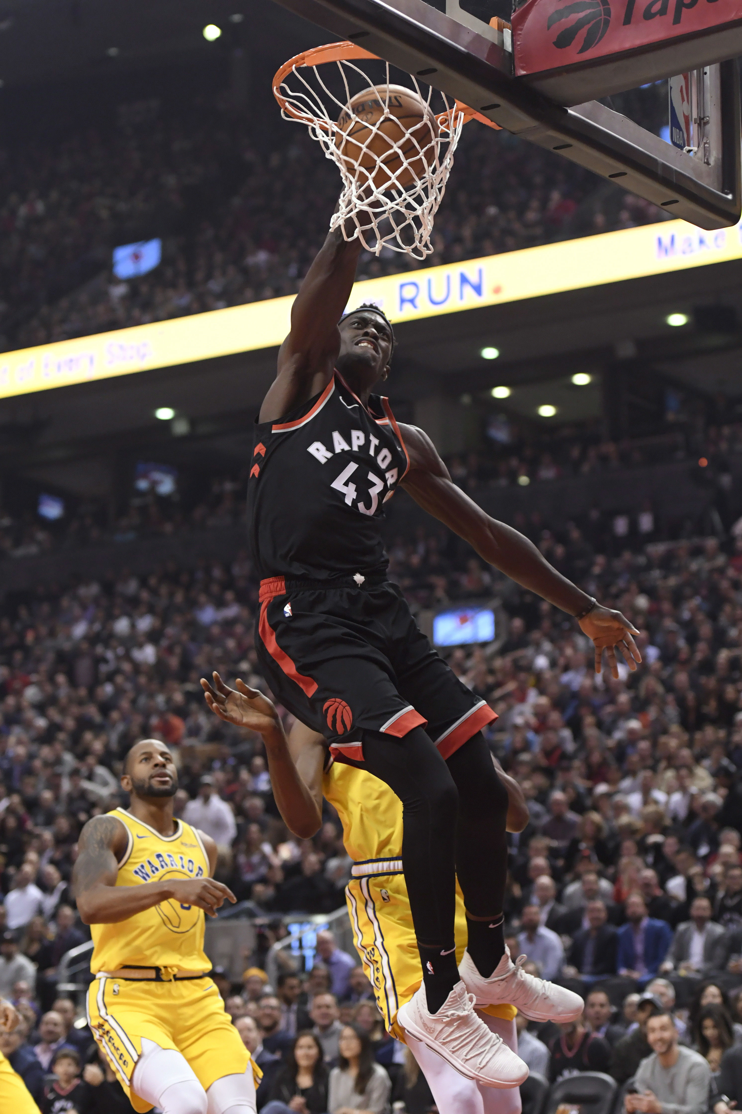 贾昊的赛场表现：敢打敢拼，勇夺佳绩（贾昊赛场风采：敢战善拼，斩获佳绩）