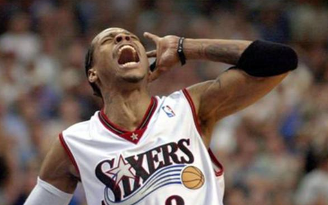 阿根廷队2026年世界杯球衣：经典蓝白条纹+黑色三道杠配饰（2026世界杯阿根廷球衣曝光：经典蓝白条纹配黑色三道杠点缀）