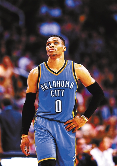 莱奥：我和囧叔经常交流，不仅聊足球，也聊生活中的方方面面（莱奥：我和囧叔交流频繁，谈的不止足球，也聊生活点滴）