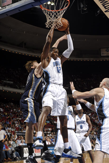 优势尽显！穆雷生涯对阵布克战绩为18胜2负（穆雷压制布克：生涯交手18胜2负）