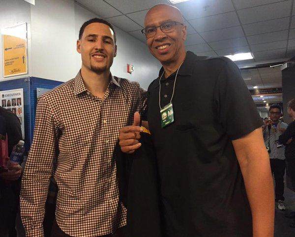 波兰足协谴责投掷烟火球迷：绝不容忍任何违反安全规定的行为（波兰足协痛斥投掷烟火球迷：对任何违反安全规定的行为零容忍）