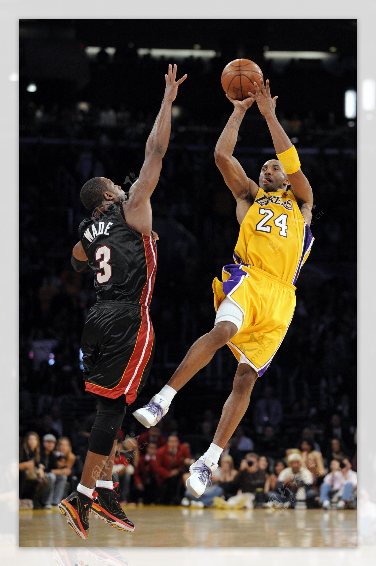 34胜2平，拜仁欧冠小组／联赛阶段主场36场不败（拜仁欧冠小组赛／联赛阶段主场保持36场不败，战绩34胜2平）