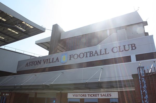 德天空：格纳布里倾向于续约，可能与拜仁签1-2年的降薪合同（德天空：格纳布里拟与拜仁续约，合同期1-2年且降薪）