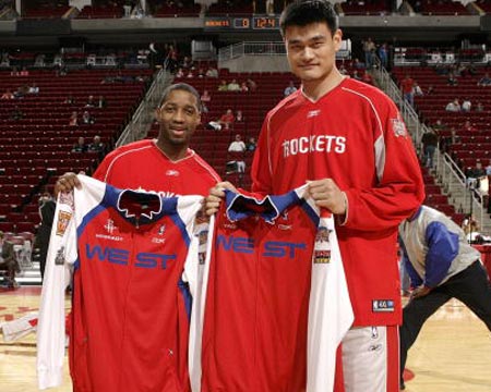 邮报：明年世界杯上下半场中段设强制补水时间，每次三分钟（邮报：明年世界杯每半场中段将设3分钟强制补水暂停）