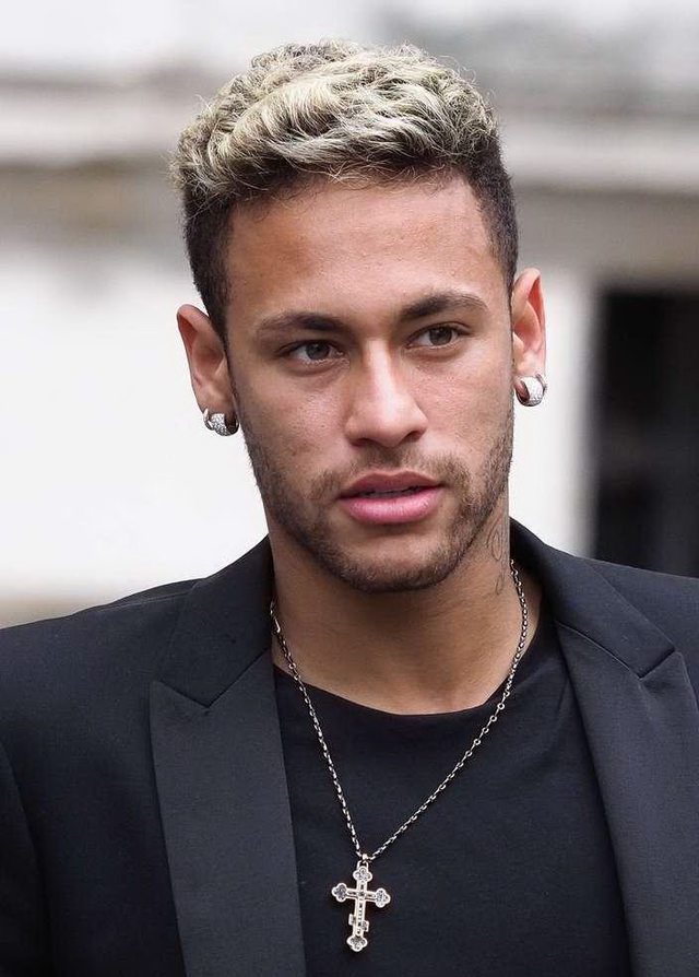 雷霆狂胜独行侠豪取14连胜！SGA三节打卡33分，浓眉9中1仅得2分（雷霆大胜独行侠豪取14连胜：SGA三节轰33分，浓眉9投1中仅2分）