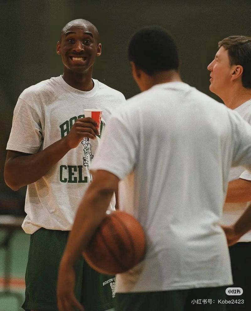 榜眼梦游11中1福克斯空砍25分，米切尔28+8，骑士送马刺交手6连败（榜眼手感低迷仅11投1中，福克斯25分难救主，米切尔28+8领军，骑士对马刺豪取交手6连胜）