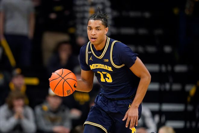 内维尔投资的索尔福德城发布新队徽，下个赛季开始使用（索尔福德城（内维尔投资）发布新队徽，将于下赛季启用）