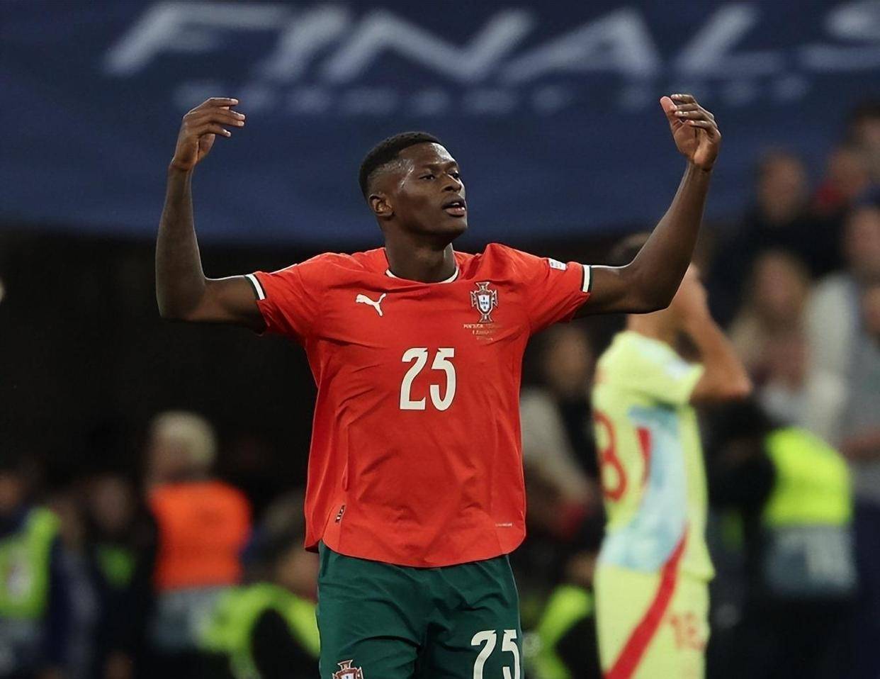 记者：如果出战曼城，姆巴佩可能面临更严重的伤病风险（记者：出战曼城或令姆巴佩面临更高伤病风险）