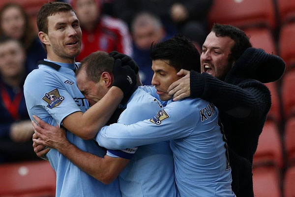 麦克布莱德精彩表现，助力球队领先（麦克布莱德发挥出色，助球队取得领先）