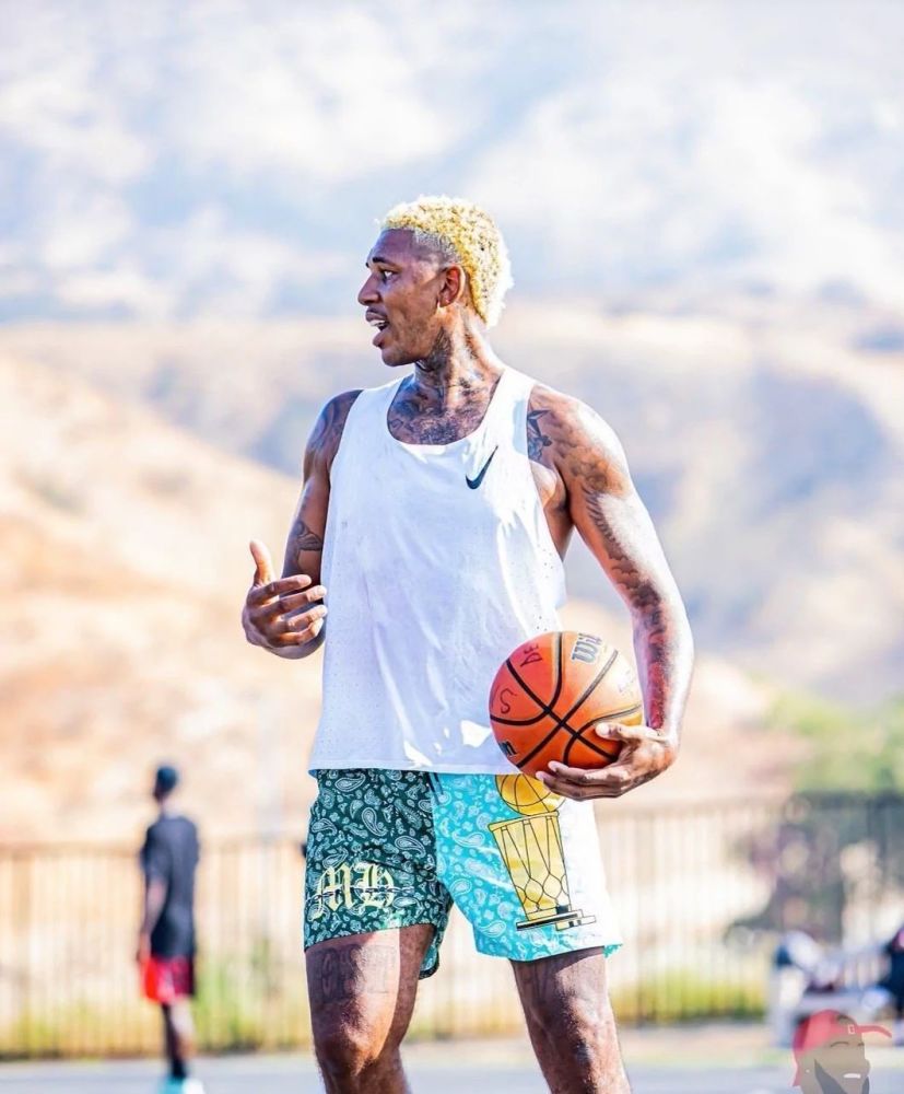 杨鸣谈辽宁男篮新赛季揭幕战：想把最好精神面貌展现给大家（杨鸣展望辽篮新季揭幕战：力争以最佳精神面貌回馈球迷）