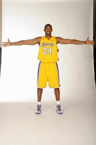 意甲媒体透露：米兰跟迈尼昂续约已达成口头协议，续约2年加一年选择权（意媒：米兰与迈尼昂已口头达成续约一致，合同为2年+1年选项）