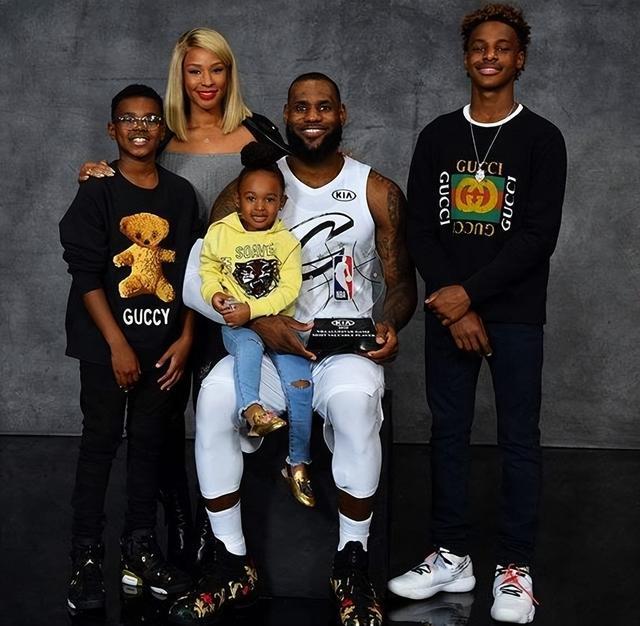 本赛季俱乐部双人组进球榜：凯恩+迪亚斯37球高居第一（本季俱乐部双人组进球排行：凯恩与迪亚斯37球登顶）