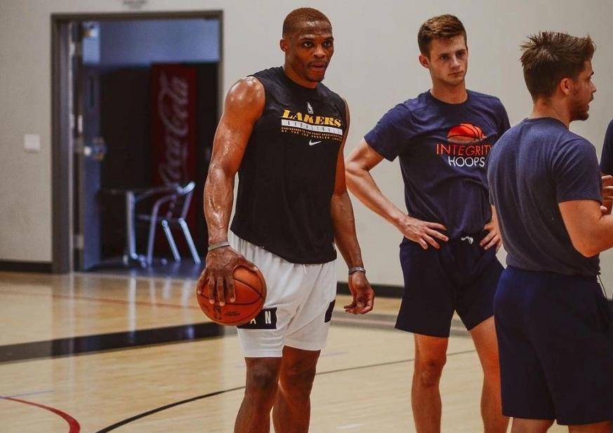 英媒：桑乔等4人将在曼联一线队回归后被下放至U21更衣室（英媒：桑乔等四人回归一线队后将被安排到U21更衣室）