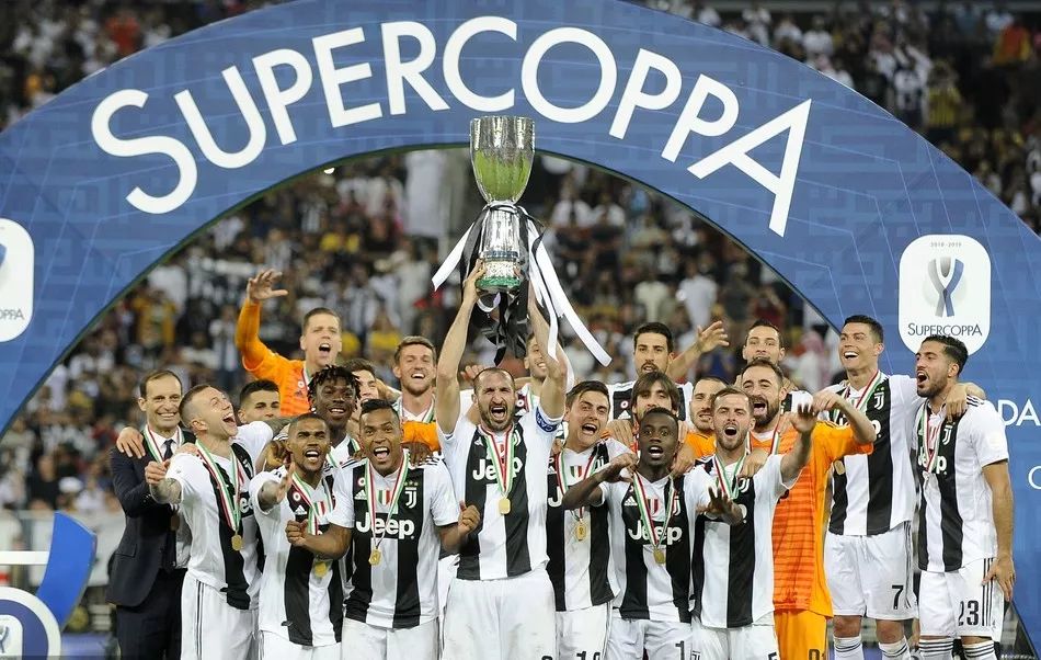 青木还是强啊！格林伍德上演梅开二度，本赛季各项赛事攻入13球（青木火力全开！格林伍德梅开二度，赛季进球已达13球）