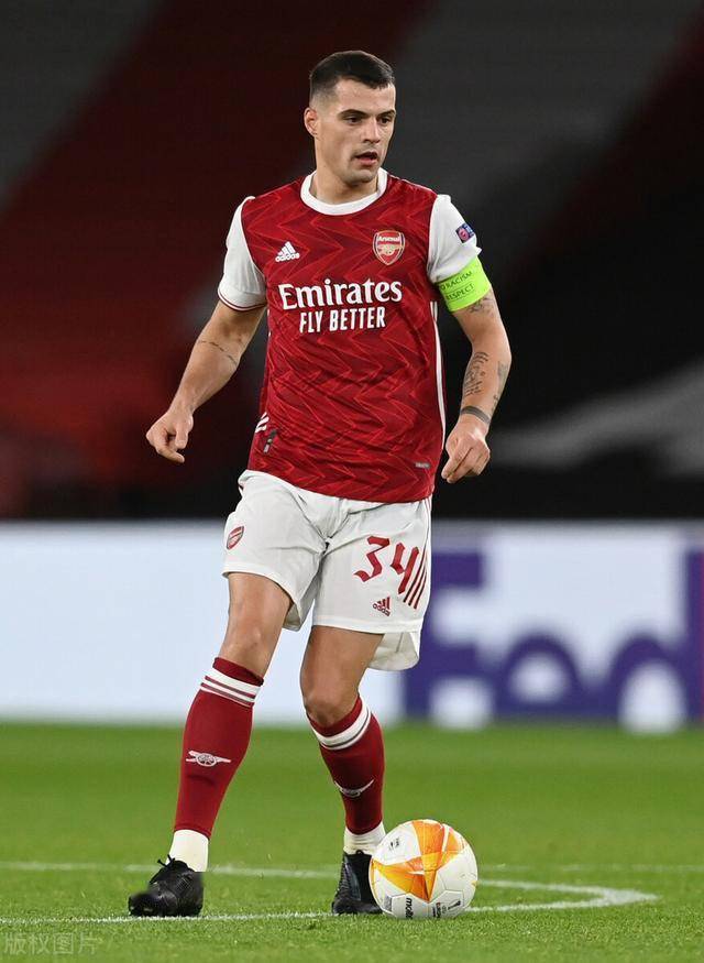 弗赖堡4-3沃尔夫斯堡，格里福点射、舍尔汉特破门（弗赖堡4-3险胜沃尔夫斯堡：格里福点球命中，舍尔汉特破门）