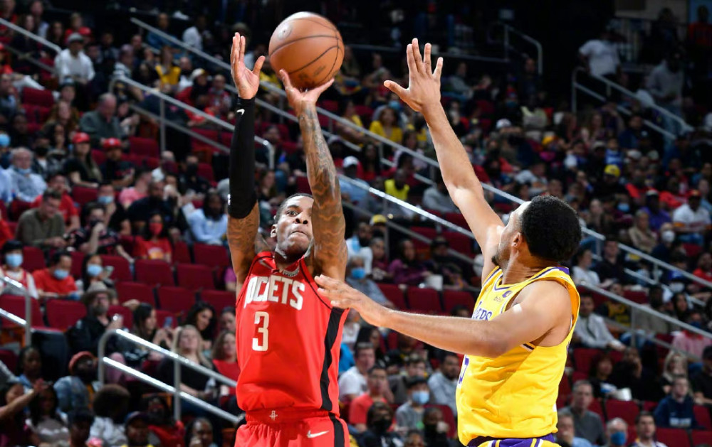 英超曼城vs桑德兰：我预测主队大胜，3-0、3-1，至少赢两个（英超曼城迎战桑德兰：看好主队至少两球取胜，比分倾向3-0或3-1）